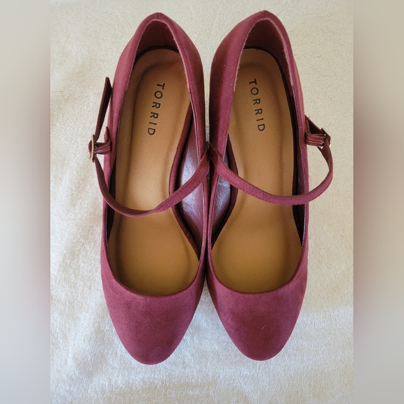 Torrid Burgandy Suede Mary Jane Platform Wedge Heels Size 10W Brand New with box - Picture 11 of 16